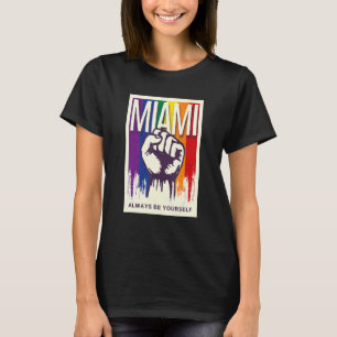 Camiseta Miami Orgullo LGBTQ Bandera Arcoiris resiste Puño 