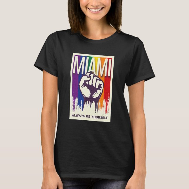 Camiseta Miami Orgullo LGBTQ Bandera Arcoiris resiste Puño  (Anverso)