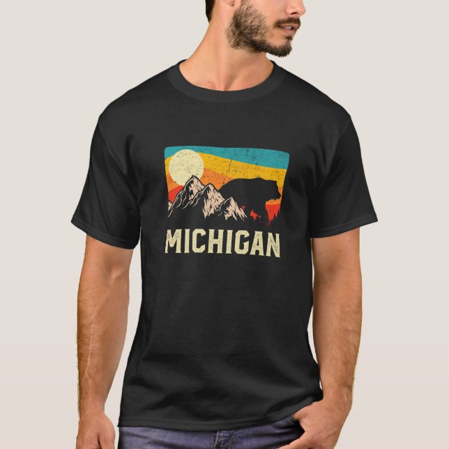 Camiseta Michigan Nature Wild Bear Retro Sunset Senderismo (Anverso)