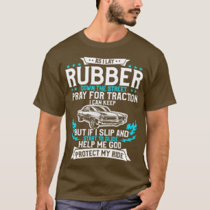 Camiseta Mientras Arrojaba Caucho Por La Carreras De Los Au