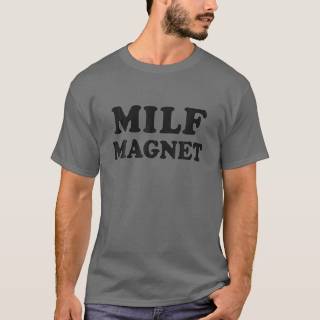 Camiseta Milf MAGNET Graciosos Memes de Internet Entrenando (Anverso)