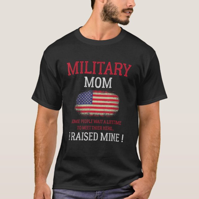 Camiseta Military Mom I Raised My Hero America American Arm (Anverso)