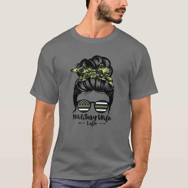 Camiseta Military Wife Life Messy Bun Hair Funny Military W (Anverso)