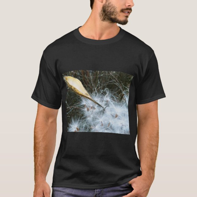 Camiseta Milkweed Seeds in Gentle Motion Tee (Anverso)