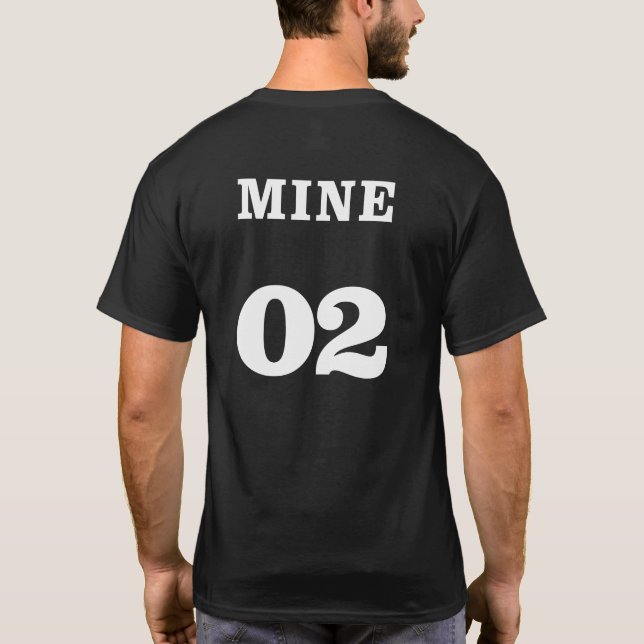 CAMISETA MINA 01. MINA 02. (Reverso)