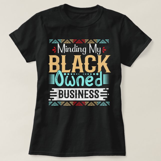 Camiseta Minando a mi mujer de negocios de propiedad negra  (Diseño del anverso)