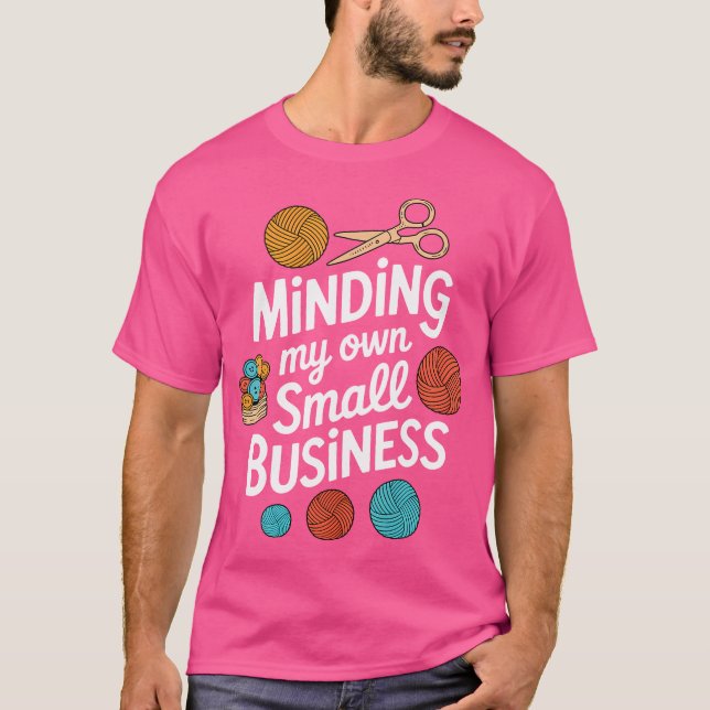 Camiseta Minding My Own Small Business Sewing Knitting Croc (Anverso)