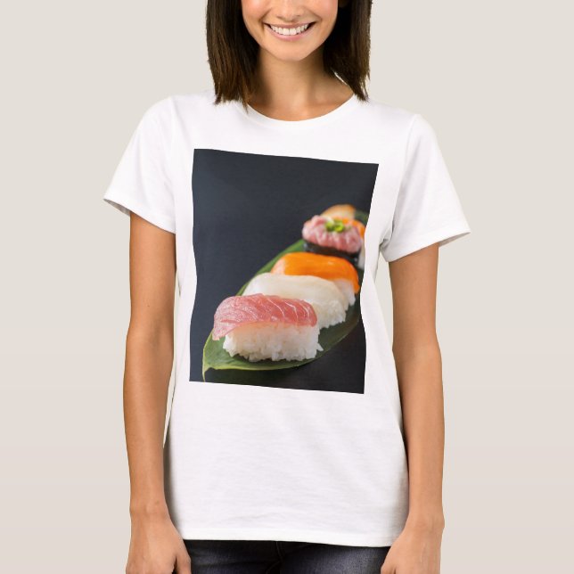 Camiseta Minimal Sushi – Japanese tranquility and perfectio (Anverso)