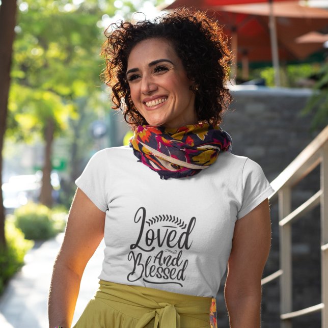 Camiseta Minimalismo blanco negro querido y bendecido (You are always loved and blessed)