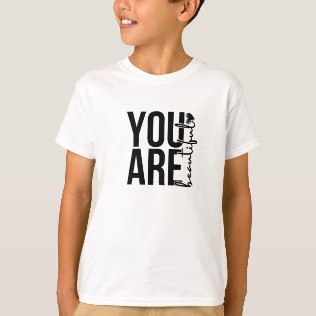 Camiseta Minimalist “Beautiful” Typography Design – Black a (Anverso)