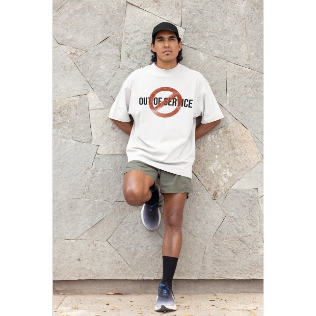 Camiseta Minimalist Grunge Out of Service Graphic Tee |  (Subido por el creador)