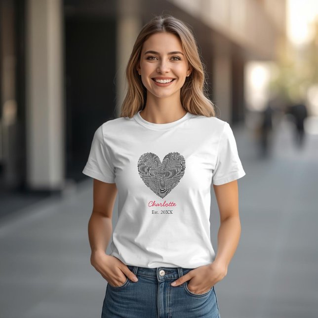 Camiseta Minimalist Heart Fingerprint Personalized Name  (Subido por el creador)