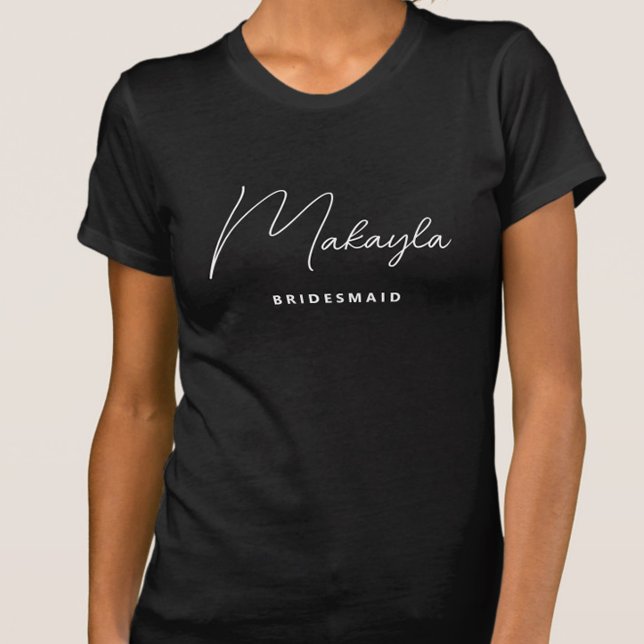 Camiseta Minimalista dama de honor personalizada (Minimalist Black and White Bridesmaid T-shirt with Name. All text can be altered to fit your needs!)