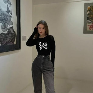 Camiseta Minimalista Dispersal Estética Mariposa