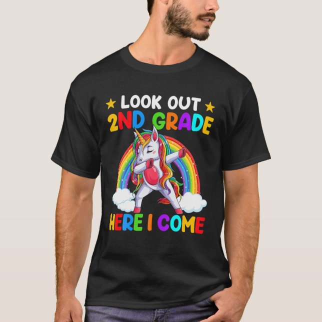 Camiseta Mira El Segundo Grado Aquí Llego Dabbing Unicorn (Anverso)