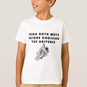 Camiseta Mira en Ambos Sentidos Antes de Cruzar el Universo