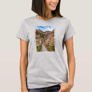 Camiseta Mirando hacia abajo siete caídas escaleras camiset