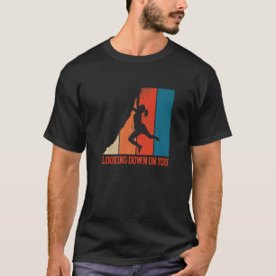 Camiseta Mirando hacia abajo sobre tu escalada rocosa