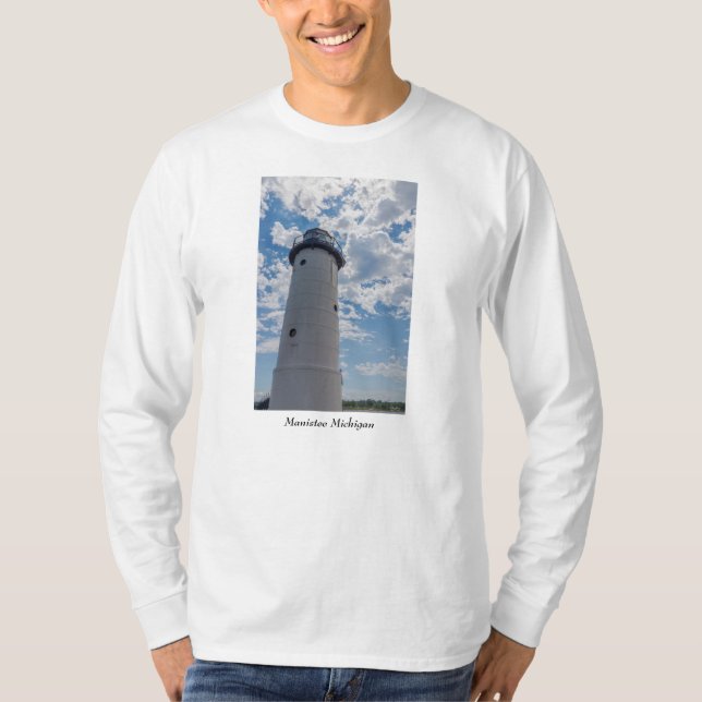 Camiseta Mirando hacia el faro de Manistee (Anverso)