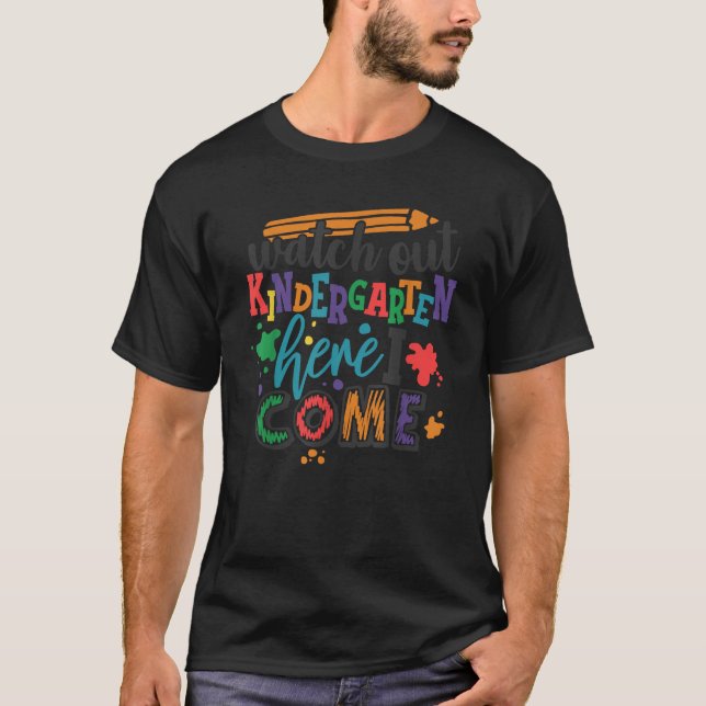 Camiseta MIREN A KINDERGARTEN AQUÍ VINO Profesor Escolar (Anverso)