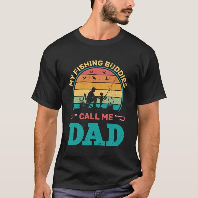 Camiseta Mis Amigos Pescadores Me Llaman Papá, Papá Pescado (Anverso)