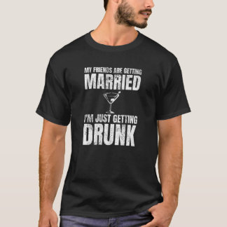 Camiseta Mis Amigos Se Casan Con Un Boda Borracho