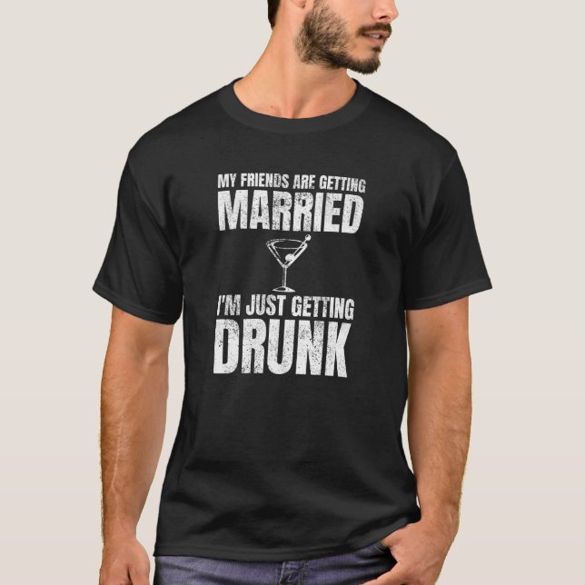 Camiseta Mis Amigos Se Casan Con Un Boda Borracho (Anverso)