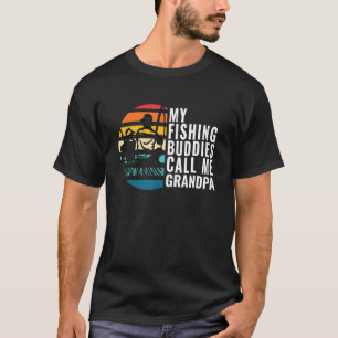 Camiseta Mis compañeros de pesca me llaman abuelo pescador 