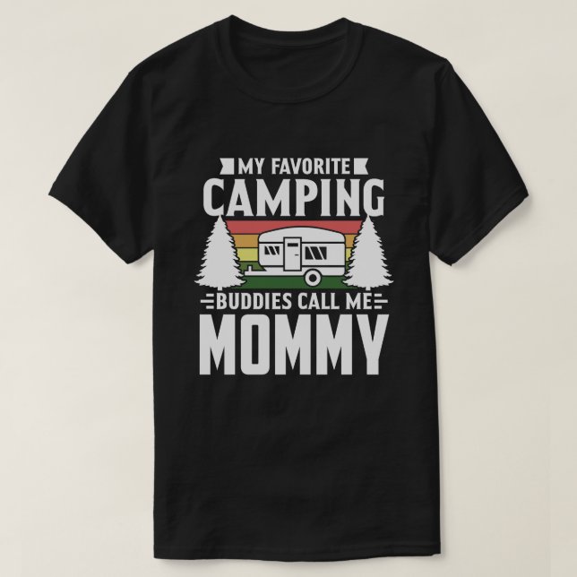 Camiseta Mis compañeros favoritos de camping me llaman MOMM (Diseño del anverso)