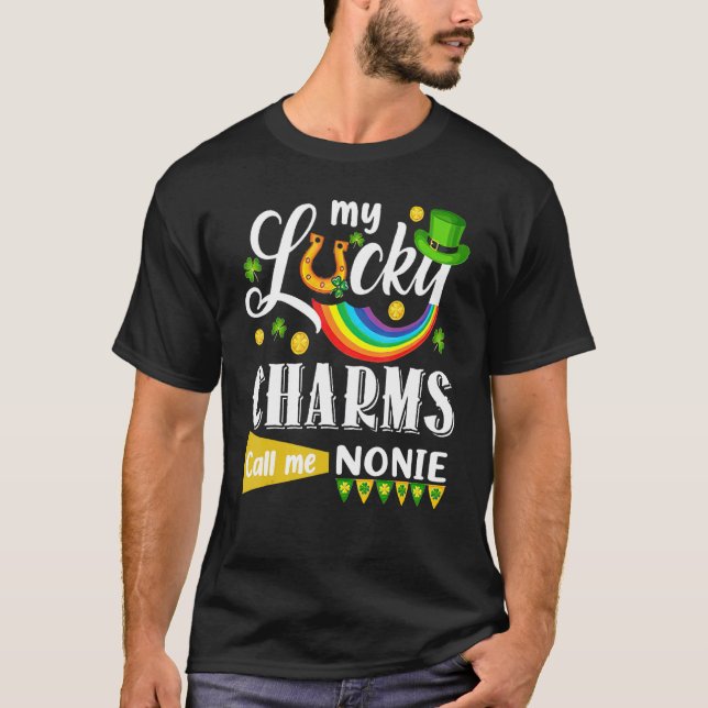 Camiseta Mis Encantos Afortunados Me Llaman Nonie St Patric (Anverso)