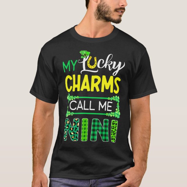 Camiseta Mis Encantos Lujosos Me Llaman Nini St Patricks Da (Anverso)