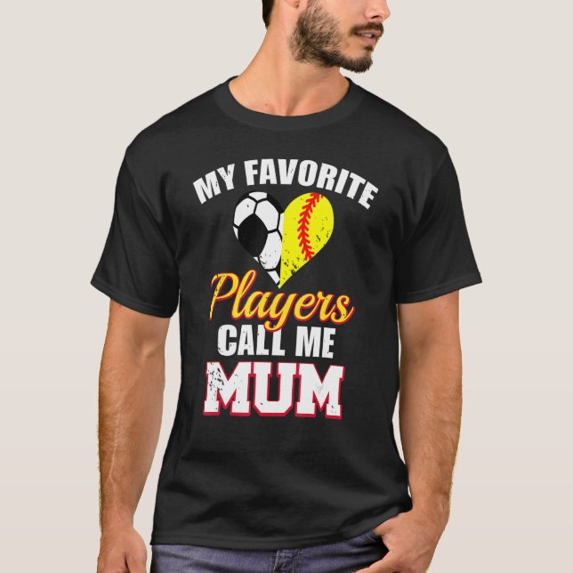 Camiseta Mis Jugadores Favoritos Me Llaman Fútbol Mamá Así  (Anverso)