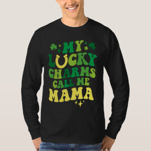 Camiseta Mis Lucky Charms me llaman Mama Groovy St Patrick'