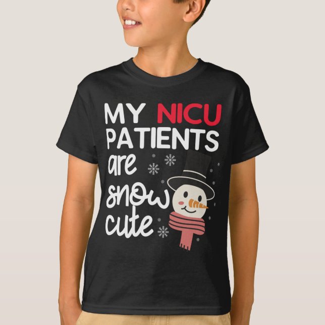 Camiseta Mis pacientes de la NICU son Navidades con nieve,  (Anverso)