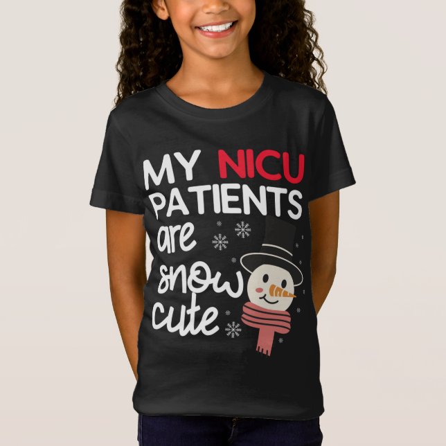 Camiseta Mis pacientes de la NICU son Navidades con nieve,  (Anverso)