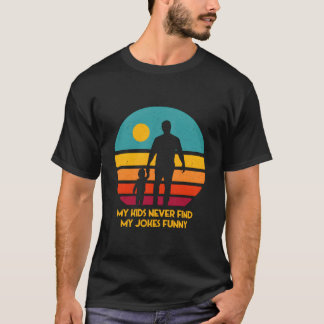 Camiseta Mis padres nunca encuentran mis chistes papá mamá