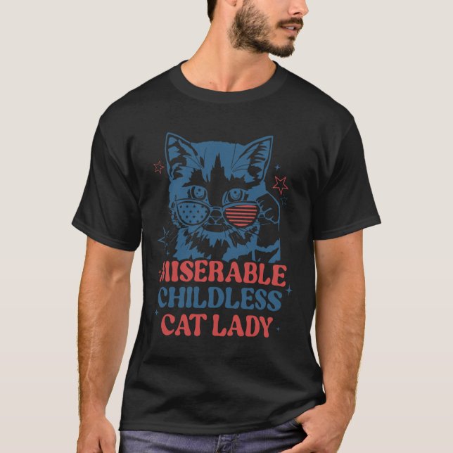 Camiseta Miserables gatos sin hijos para Kamala Harris 2 (Anverso)