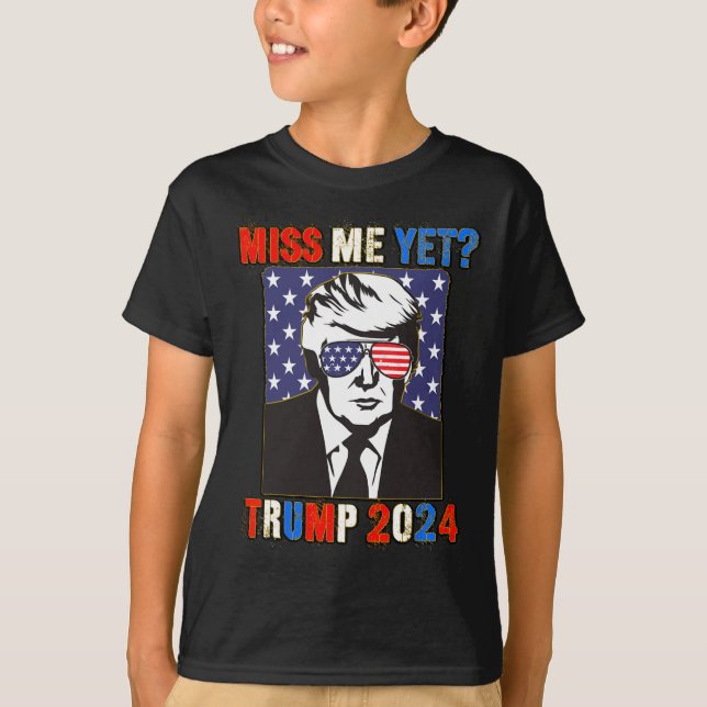 Camiseta Miss Yo Aun Trump 2024 Patriótico 4 De Julio Trump (Anverso)