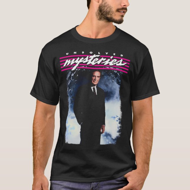 Camiseta Misterios sin resolver - Robert Stack (Anverso)