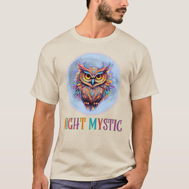 Camiseta MÍSTICO NOCTURNO, Lechuza Retro Groovy En Luna Com (Anverso)