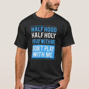 Camiseta Mitad barrio mitad santo reza conmigo no juegues c