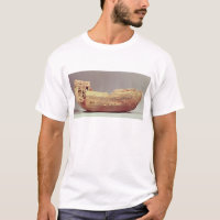 Modelo de un barco con una alta cubierta de