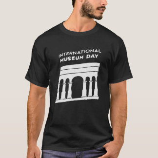 Camiseta Modern Museum Day Graphic T-Shirt with Creative Ar