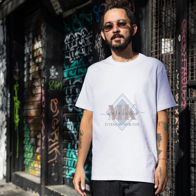 Camiseta Modert Mocha Mousse Monograma Azul Polvo (Subido por el creador)