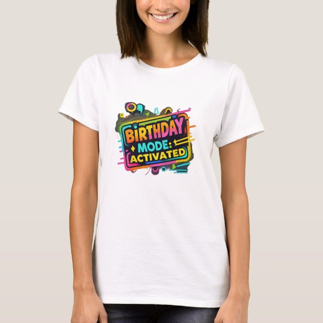 Camiseta Modo de cumpleaños: Graffiti activado para mujeres (Anverso)