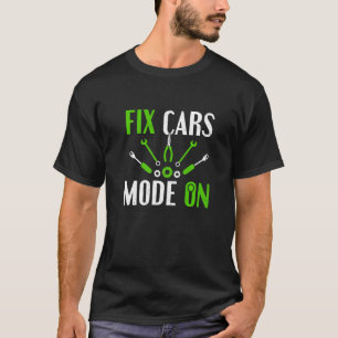 Camiseta Modo de reparación mecánica del coche en el mecáni