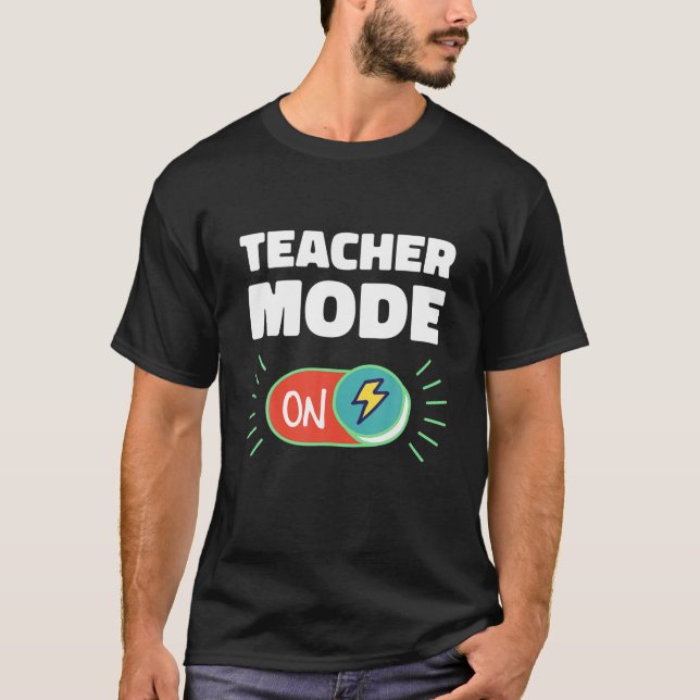 Camiseta Modo docente sobre profesora divertida en aula (Anverso)
