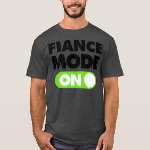 Camiseta Modo prometido activado Pareja casada pronto
