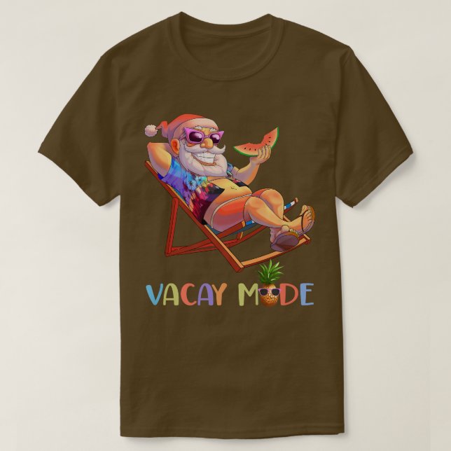 Camiseta Modo Vacay Santa Claus Sobre La Silla De Playa Com (Diseño del anverso)