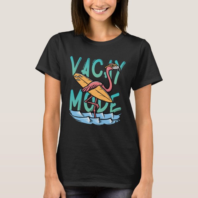 Camiseta Modo Vacay Surfer Flamingo (Anverso)